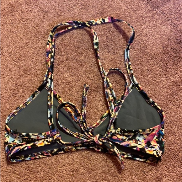 Jolyn Vent Bikini Top - Picture 2 of 3